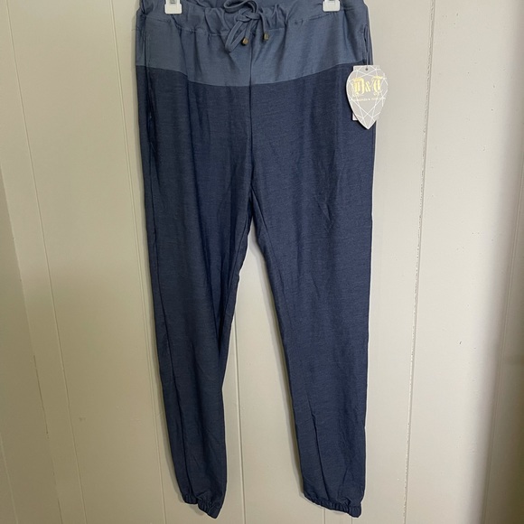 👛3/$20 D&T Women’s Jogger - Picture 1 of 3